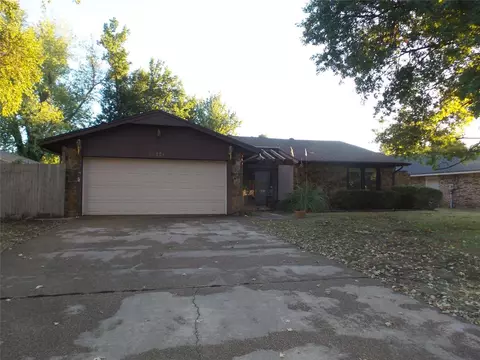 10224 Paisley Rd, Yukon, OK 73099