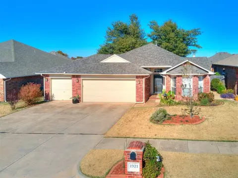 1921 Cedar Meadow Ln, Edmond, OK 73003
