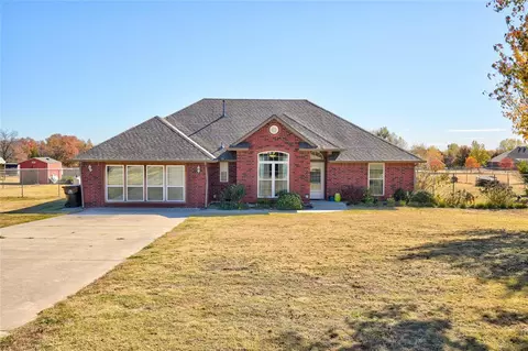 4010 Woodmark Dr, Harrah, OK 73045