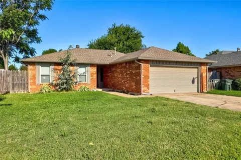 1505 Clermont Ct, Edmond, OK 73003