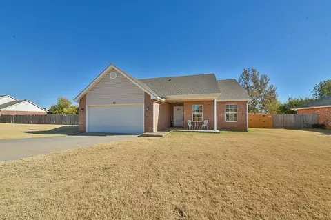 608 N Main St, Cashion, OK 73016