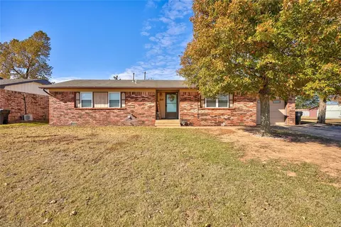 716 N Railroad Ave, Hinton, OK 73047
