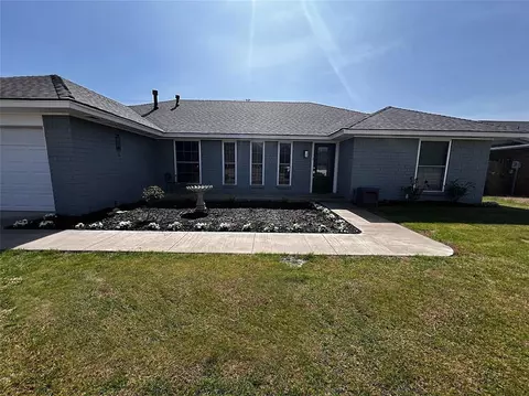 1212 Crossroads Ct, Norman, OK 73072