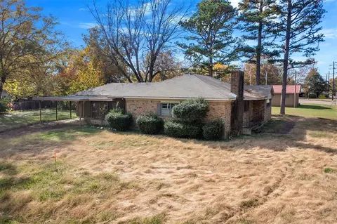 10 NE 6th St, Idabel, OK 74745 photo 1