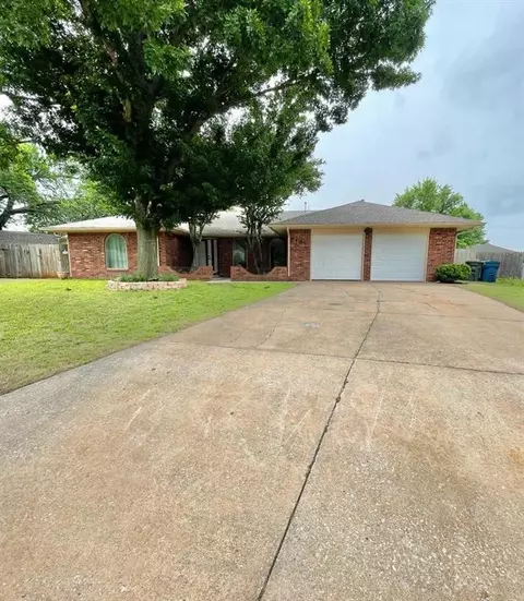 3904 Smiling Hill Ct, Edmond, OK 73013