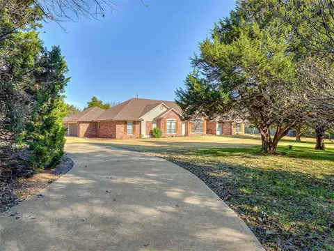 10200 Fawn Trail Rd, Mustang, OK 73064