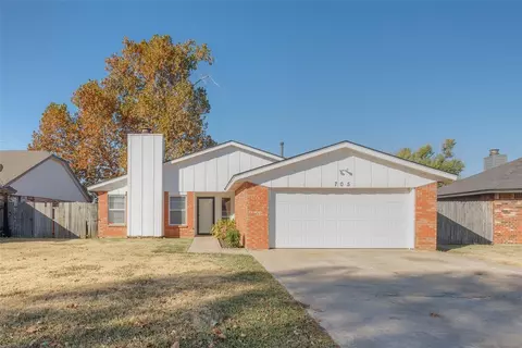 705 Crown Dr, Yukon, OK 73099