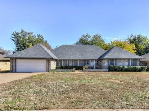 12208 Camelot Dr, Oklahoma City, OK 73120