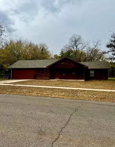 106 N 5th St, Noble, OK 73068