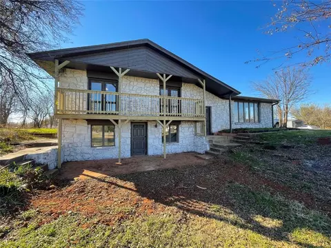 1112 S High St, Ninnekah, OK 73067