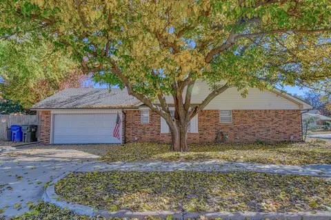 3927 Pine Tree Cir, Norman, OK 73072 photo 4