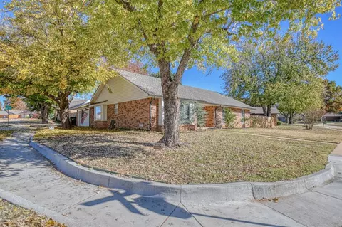 3927 Pine Tree Cir, Norman, OK 73072 photo 5