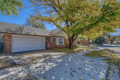 3927 Pine Tree Cir, Norman, OK 73072 photo 3