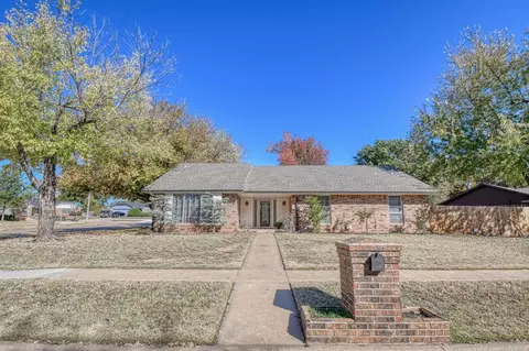 3927 Pine Tree Cir, Norman, OK 73072 photo 2