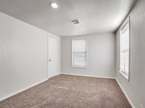 729 E Brooks St, Norman, OK 73071 photo 15