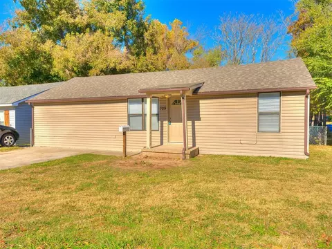 729 E Brooks St, Norman, OK 73071 photo 2