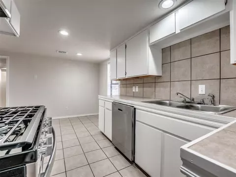 729 E Brooks St, Norman, OK 73071 photo 38