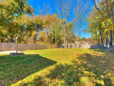 729 E Brooks St, Norman, OK 73071 photo 7
