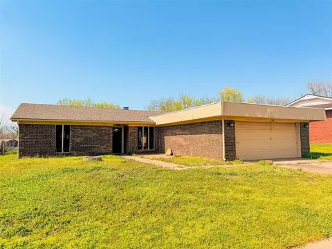 819 Pinebrook Dr, Guthrie, OK 73044