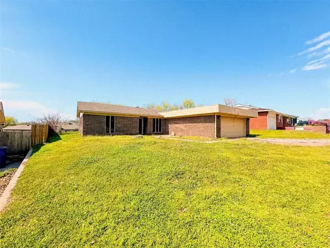 819 Pinebrook Dr, Guthrie, OK 73044 photo 2