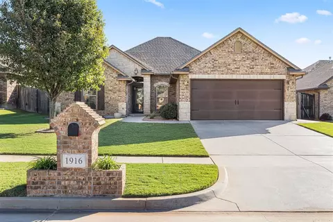 1916 Evans Ct, Moore, OK 73160