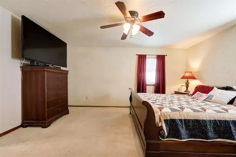 704 E Main St, Tuttle, OK 73089 photo 24
