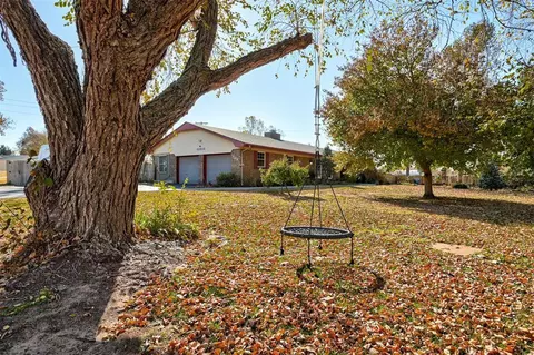 704 E Main St, Tuttle, OK 73089 photo 3