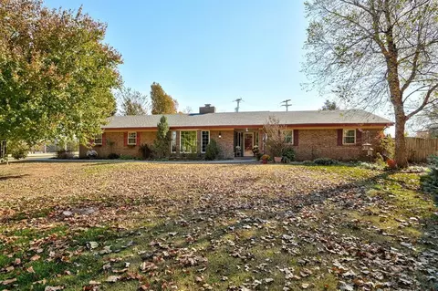 704 E Main St, Tuttle, OK 73089 photo 8
