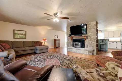 704 E Main St, Tuttle, OK 73089 photo 14