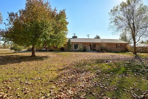 704 E Main St, Tuttle, OK 73089 photo 7
