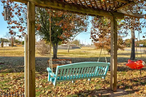 704 E Main St, Tuttle, OK 73089 photo 6