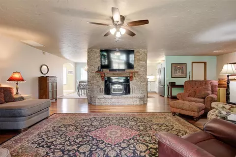 704 E Main St, Tuttle, OK 73089 photo 11