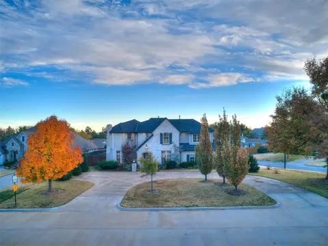 1128 Hemstead Pl, Nichols Hills, OK 73116