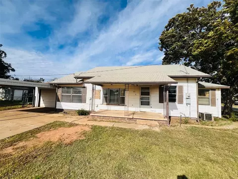 901 N Chalmers St, Altus, OK 73521