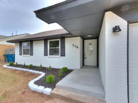 504 Holly Hill Rd, Edmond, OK 73003