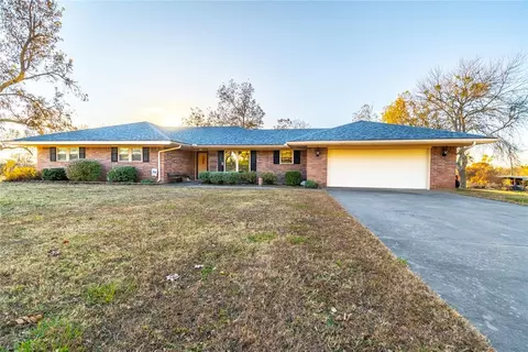 102 Saint John Rd, Shawnee, OK 74801