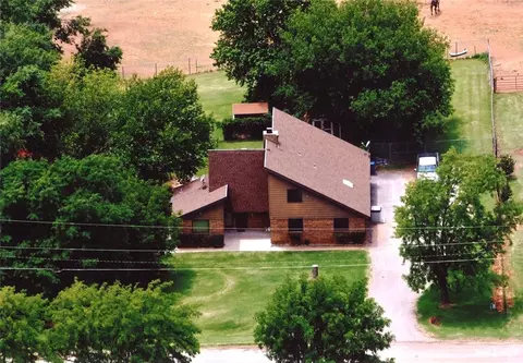 310 S 14th St, Arapaho, OK 73620