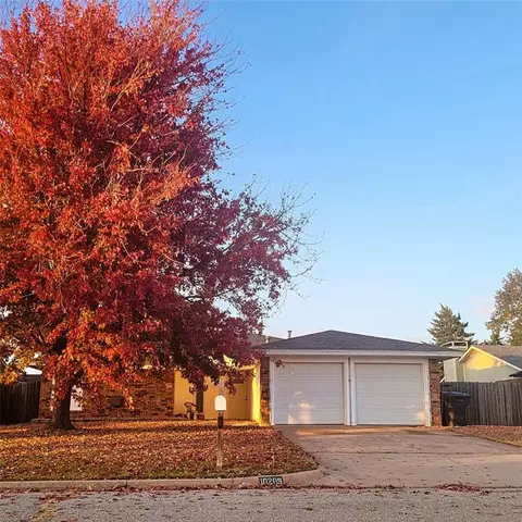 10209 Hollyhead Way, Yukon, OK 73099