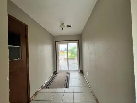 4 SE 3rd St, Tuttle, OK 73089 photo 13