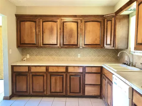 4 SE 3rd St, Tuttle, OK 73089 photo 6