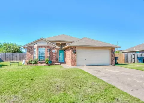 10516 NW 45th St, Yukon, OK 73099