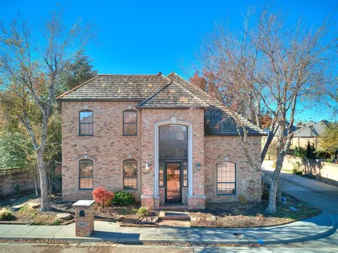 304 Cotswold Dr, Norman, OK 73072