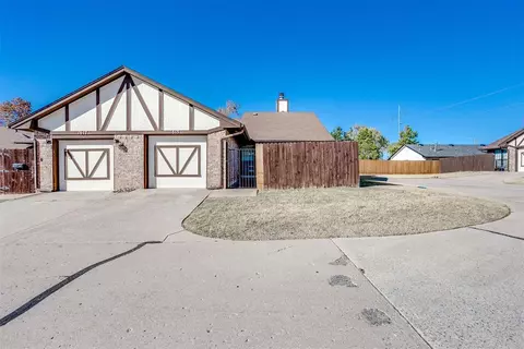 1613 Queens Towne, Midwest City, OK 73130