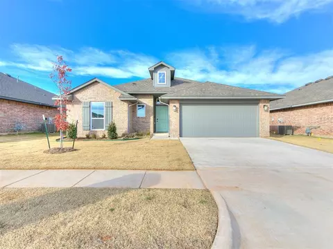 11833 SW 9th St, Yukon, OK 73099
