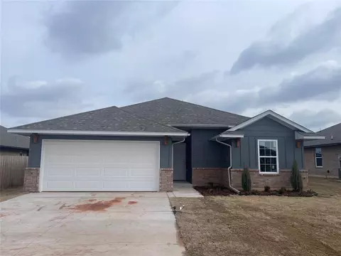 924 S Appaloosa Ln, Mustang, OK 73064