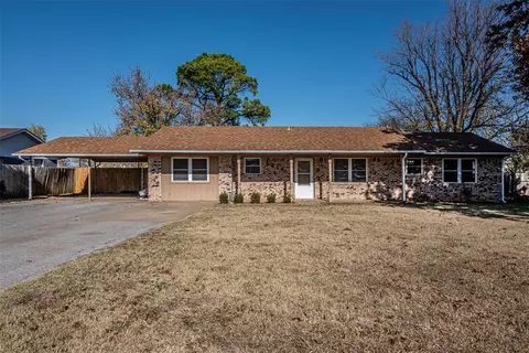3414 Vine St, Chickasha, OK 73018