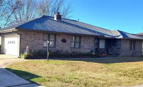 201 S 17th St, Okemah, OK 74859
