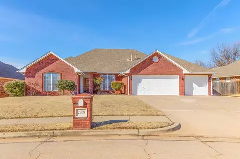 2909 Berkley Dr, Edmond, OK 73034