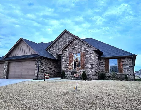 10720 Two Lakes Dr, Yukon, OK 73099