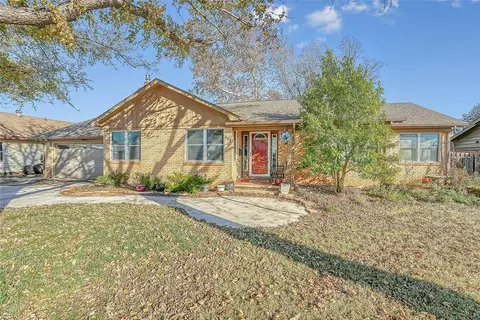 427 S 15th St, Clinton, OK 73601